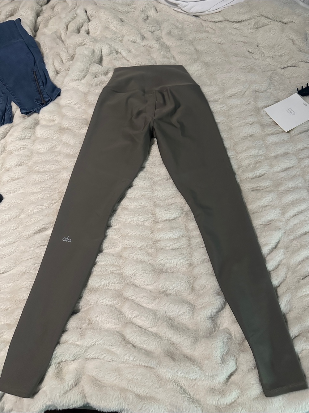 Alo Yoga Women’s Airlift High-Waist Leggings in Olive Green XS *flaw* - Picture 2 of 8
